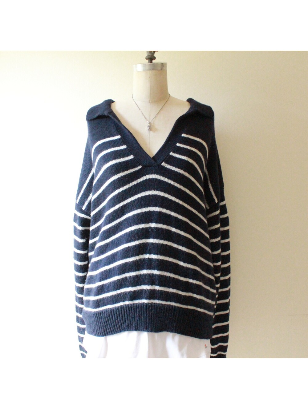 Aritzia Wilfred Navy White Striped Collared V-Neck Sweater Size Large